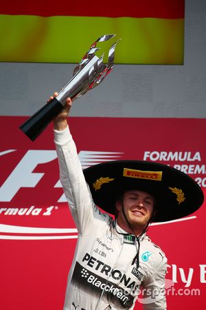 Podium: Race winner Nico Rosberg, Mercedes AMG F1 W06