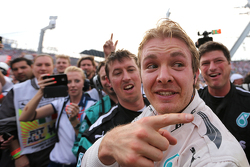 Ganador de la carrera, Nico Rosberg, Mercedes AMG F1 Team