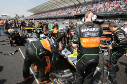 Sergio Pérez, Sahara Force India F1 VJM08 en la parrilla