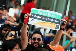 Sergio Perez, Sahara Force India F1 fans in de tribunes
