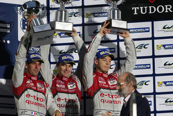 Podio: terzi Benoît Tréluyer, Marcel Fässler, André Lotterer