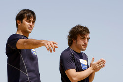 Renault F1 pilotu s training Bahrain: Nelson A. Piquet, Renault R28 ve Fernando Alonso, Renault R28