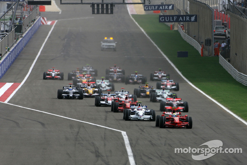 Start: Felipe Massa, Scuderia Ferrari, F2008 ve Robert Kubica, BMW Sauber F1 Team, F3.08