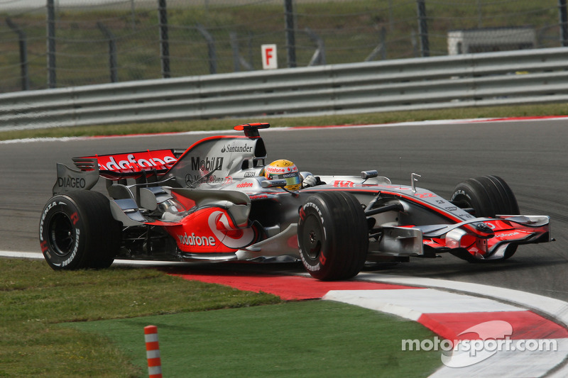 Lewis Hamilton, McLaren Mercedes, MP4-23, spins
