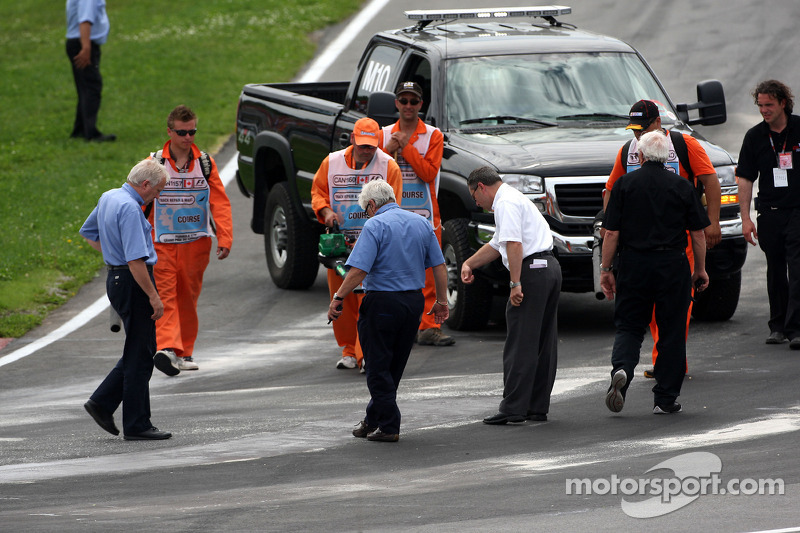 Charlie Whiting, FIA Safty delegate, Race director and offical starter, Herbie Blash, FIA Observer, 