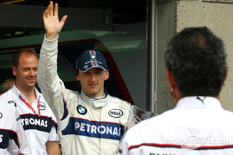La celebración de la victoria de BMW Sauber F1: el ganador Robert Kubica