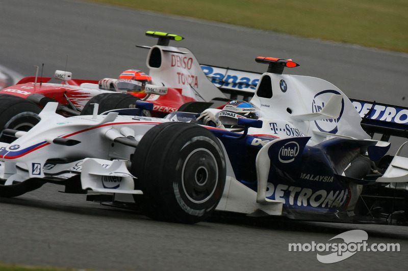 Timo Glock, Toyota F1 Team, TF108 ve Nick Heidfeld, BMW Sauber F1 Team, F3.08
