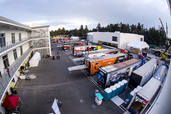 Trailers en el paddock