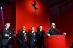 Ceremonia de premiación del Ferrari Challenge con Kimi Raikkonen, Maurizio Arrivabene, Scuderia Ferr