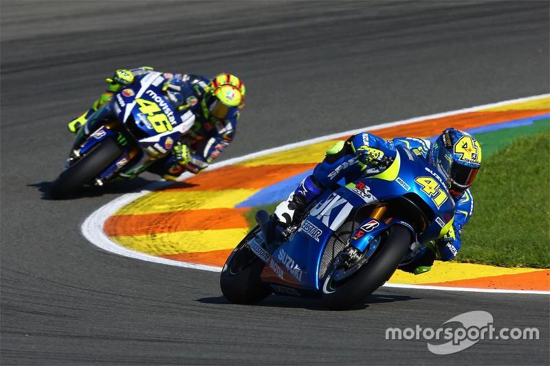 Aleix Espargaro, Team Suzuki MotoGP and Valentino Rossi, Yamaha Factory Racing