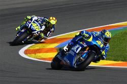 Aleix Espargaro, Team Suzuki MotoGP et Valentino Rossi, Yamaha Factory Racing
