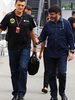 Federico Gastaldi, director del equipo Lotus F1 Team adjunto con Luis García Abad, el administrador de pilotos