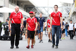 (L naar R): John Booth, Manor Marussia F1 Team Team Principal met Will Stevens, Manor Marussia F1 Te