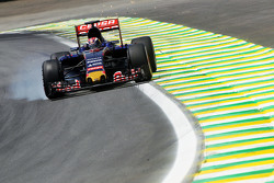 Max Verstappen, Scuderia Toro Rosso STR10 blokkeert de banden tijdens het remmen