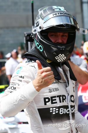 Ganador de la pole Nico Rosberg, Mercedes AMG F1