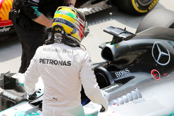 Le deuxième, Lewis Hamilton, Mercedes AMG F1 W06 dans le Parc Fermé