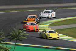 Ação na pista em Interlagos