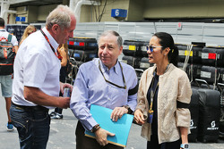 El Dr. Helmut Marko, asesor de Red Bull Motorsport con Jean Todt, Presidente de la FIA y su esposa