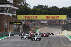 Старт: Ніко Росберг, Mercedes AMG F1 та Льюїс Хемілтон, Mercedes AMG F1 lead