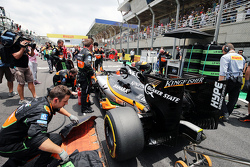 Nico Hulkenberg, Sahara Force India F1 VJM08 sur la grille