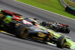 Pastor Maldonado, Lotus F1 E23 y Romain Grosjean, Lotus F1 E23