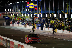 Kurt Busch, Stewart-Haas Racing Chevrolet obtient une pénalité pour avoir volé le départ