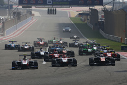 Start: Marvin Kirchhofer, ART Grand Prix, avanti a Esteban Ocon, ART Grand Prix e Luca Ghiotto, Trid