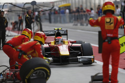 Alexander Rossi, Racing Engineering, makes a pit stop