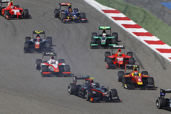 Gustav Malja, Rapax, leads Alexander Rossi, Racing Engineering, Rene Binder, MP Motorsport, André Negrao, Arden International, Daniel De Jong, Trident and Oliver Rowland, Status Grand Prix