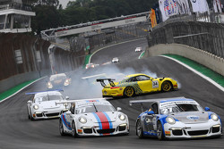 Acidente na primeira volta - Porsche 300