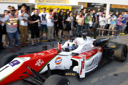 Il vincitore Felix Rosenqvist, Prema Powerteam Dallara Mercedes-Benz