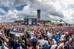 Show antes de la carrera de Tim McGraw
