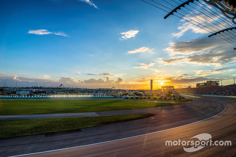 Sonnenuntergang am Homestead-Miami Speedway