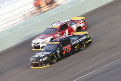 Kevin Harvick, Stewart-Haas Racing Chevrolet; Martin Truex Jr., Furniture Row Racing Chevrolet