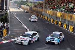 Lorenzo Veglia, Volkswagen Golf TCR, Team Engstler and Andrea Belicchi, SEAT Leon, Target Competition