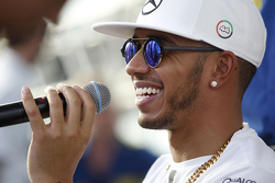 Lewis Hamilton, Mercedes AMG F1 con los fans