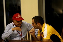 Niki Lauda, Mercedes voorzitter met Cyril Abiteboul, Renault Sport F1 Managing Director