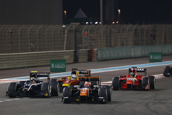 Raffaele Marciello, Trident, leads Artem Markelov, RUSSIAN TIME, Jordan King, Racing Engineering and André Negrao, Arden International