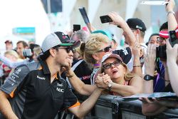 Sergio Pérez, Sahara Force India F1 con aficionados