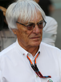 Bernie Ecclestone in der Startaufstellung