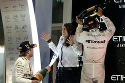 2. Lewis Hamilton, Mercedes AMG F1 Team; 1. Nico Rosberg, Mercedes AMG F1 Team