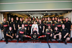 Romain Grosjean, Lotus F1 E23 op teamfoto