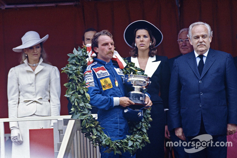 Juara balapan Keke Rosberg, Williams bersama Prince Rainier, dan Princess Caroline