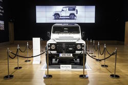 Veiling twee miljoenste Land Rover Defender
