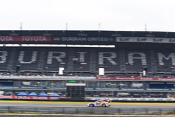 #51 KCMG保时捷GT3杯赛车:叶恭正、袁波、马丁·鲁普