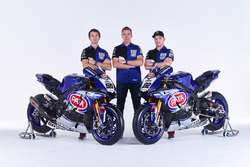 Sylvain Guintoli and Alex Lowes with Paul Denning, Pata Yamaha team principal
