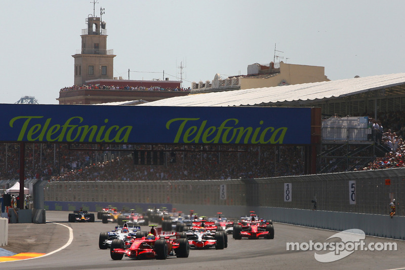 Start: Felipe Massa, Scuderia Ferrari, F2008 ve Lewis Hamilton, McLaren Mercedes, MP4-23