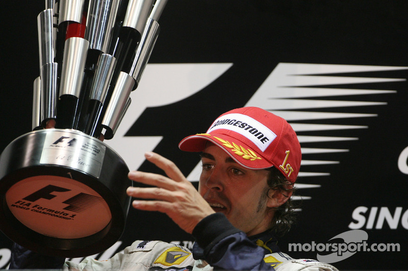 Podio: ganador de la carrera Fernando Alonso