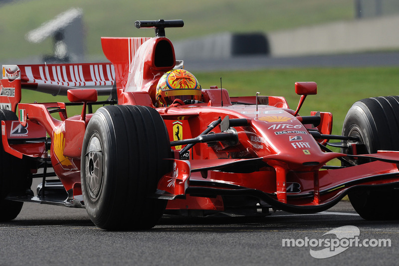 Valentino Rossi tests the Ferrari F2008