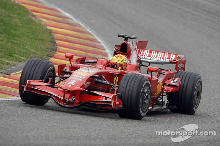 Valentino Rossi prueba el Ferrari F2008